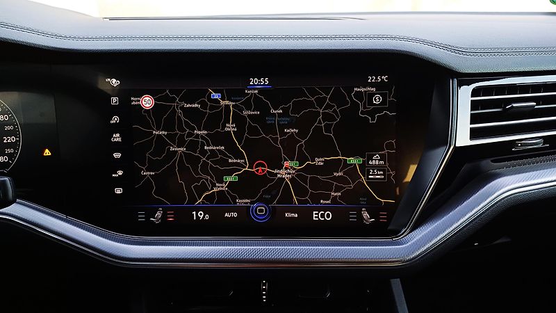 Volkswagen Touareg R-LINE 210kW-WEBASTO-HUD-TZ- - fotka 32 z 50