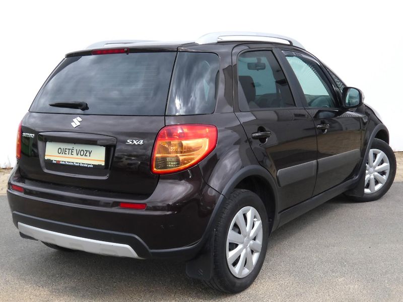 Suzuki SX4 (2013) 1.6 VVT - fotka 2 z 30