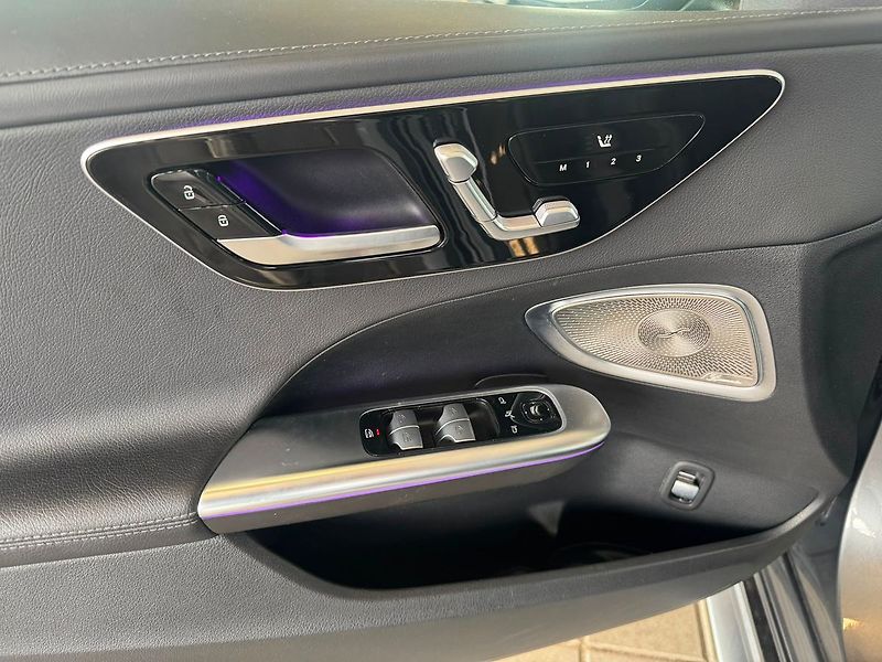 Mercedes-Benz Třídy C 220d AMG Premium Plus - fotka 10 z 21