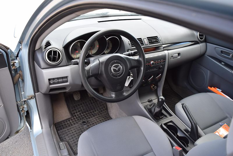 Mazda 3 (2007) 1.4 16v BK 62kw COMFORT 2x ALU - fotka 21 z 36