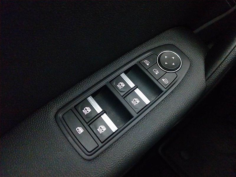 Renault Captur (2024) 1.3 TCe MHEV - fotka 17 z 20