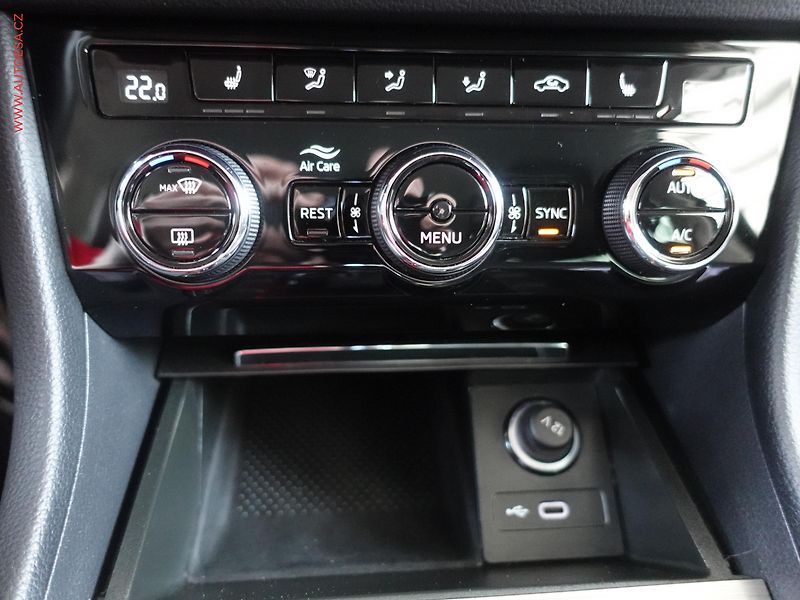 Škoda Superb (2021) 1.5 TSi, 2.maj,ČR, Style - fotka 23 z 28
