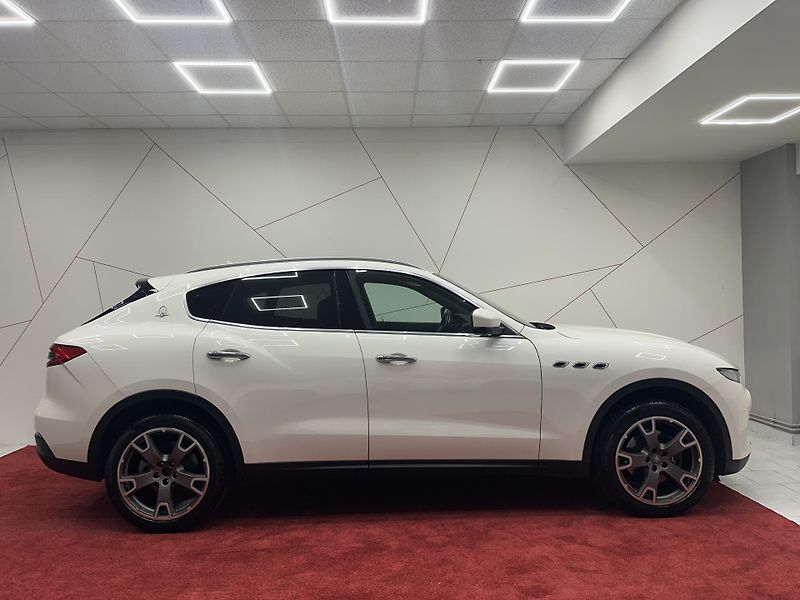 Maserati Levante (2019) Q4 Diesel*Bezklíč*CZ*TOP - fotka 5 z 17
