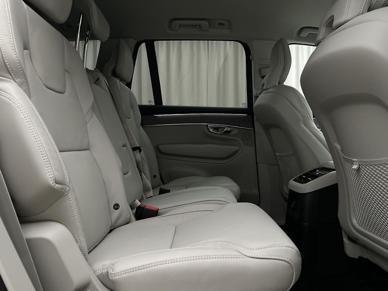 Volvo XC90 (2026) T8 AWD AUT RECHARGE DARK PLUS - fotka 27 z 46