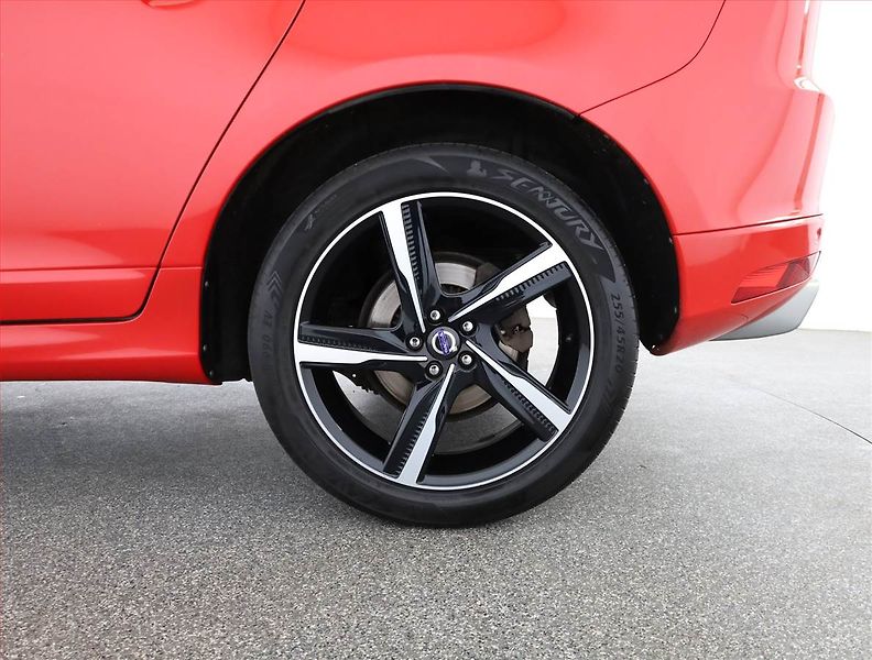 Volvo XC60 (2014) R-Design D5, 4X4, Automat - fotka 20 z 20