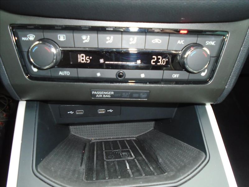 Seat Arona 1,0   1.0.TSI - fotka 22 z 29