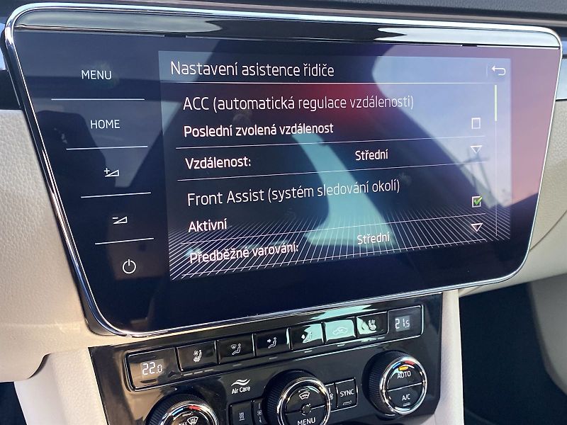 Škoda Superb (2018) Combi III 2.0 TDI 4x4 L&K - fotka 17 z 49