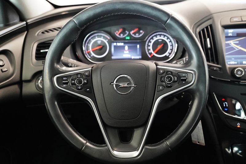 Opel Insignia - fotka 18 z 29