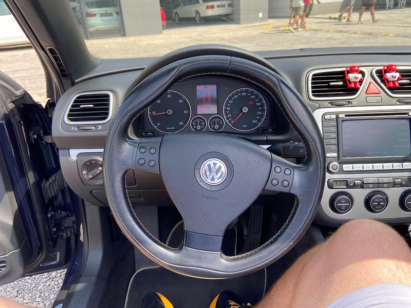 Volkswagen EOS (2007) 2.0 TDi 103kW, kabriolet - fotka 12 z 17