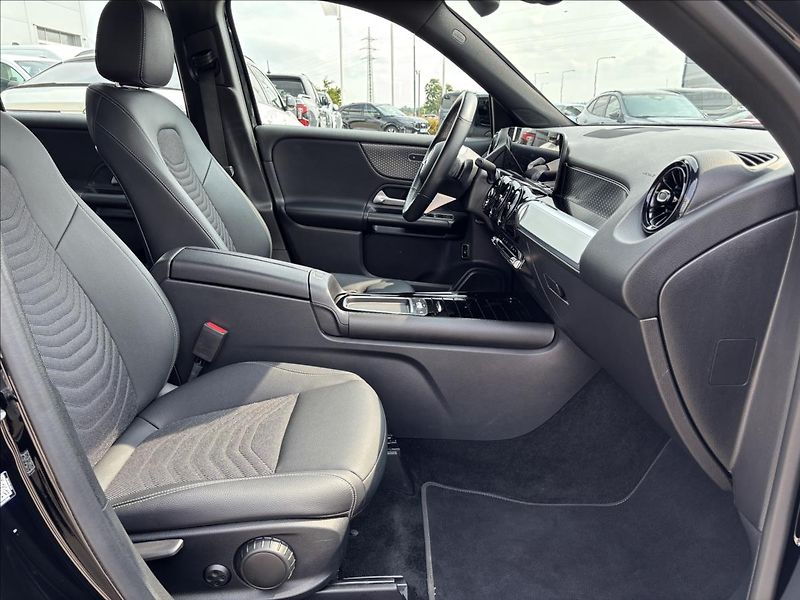 Mercedes-Benz GLB 2,0 200d 110kW 4Matic DCT - fotka 19 z 52