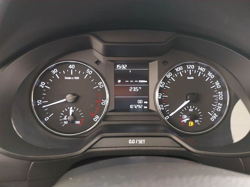 Škoda Octavia (2014) Ambition 1.4 TSI, Tempomat - fotka 11 z 19