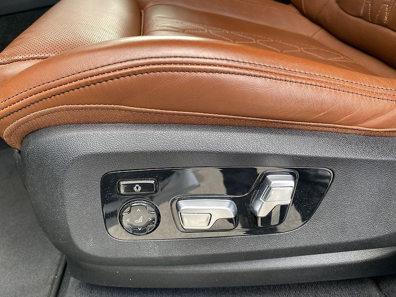 BMW X5 M50i xDrive Sportpaket - fotka 22 z 31