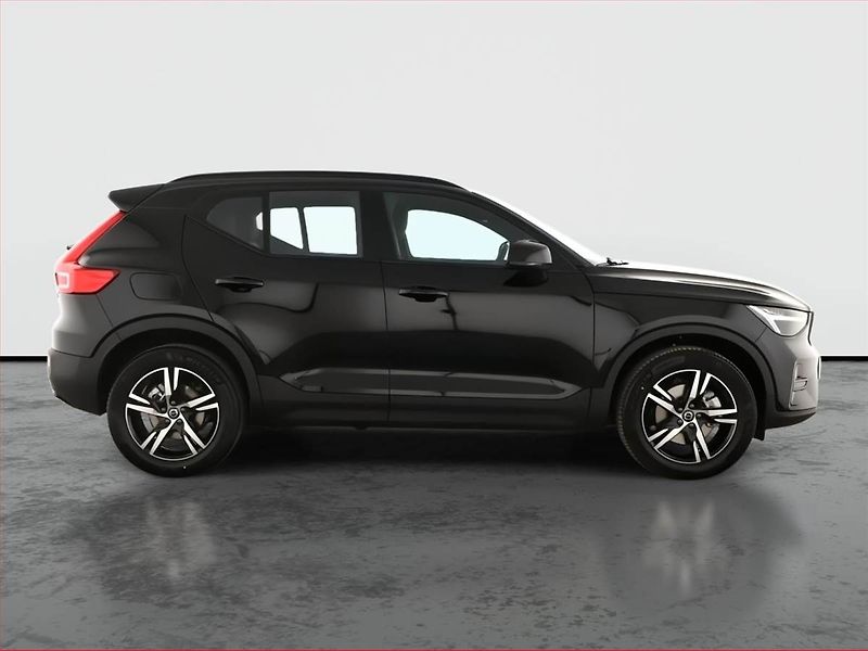 Volvo XC40 (2026) B3 - fotka 6 z 22