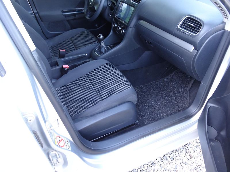Volkswagen Golf K.1.6TDi Klima,Navi,Plná nádrž - fotka 5 z 16