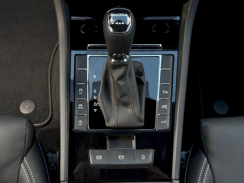 Škoda Superb (2022) 2.0 TSI 206 kW DSG 4x4 L&K - fotka 18 z 29
