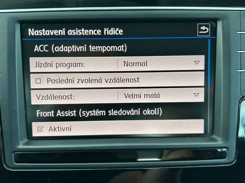 Volkswagen Passat (2017) Variant 2.0 TDI 6DSG - fotka 24 z 29