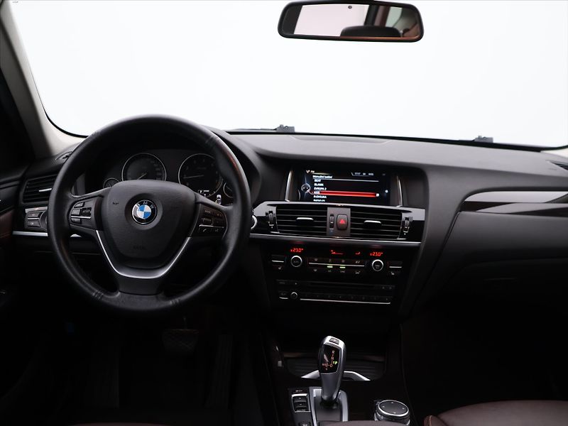BMW X3 2,0 xDrive20i 135kW X-line DPH - fotka 24 z 32
