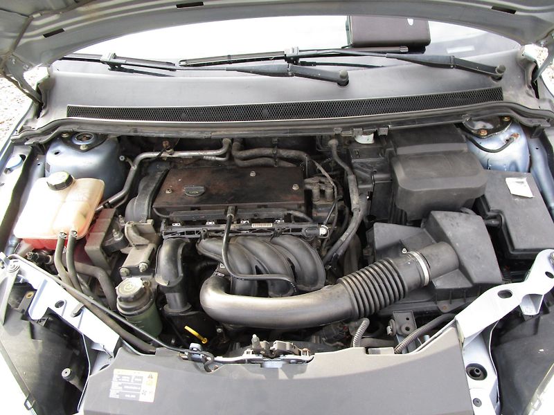 Ford Focus 1,6-74KW-1.MAJITEL-KOUPEN V ČR - fotka 12 z 13