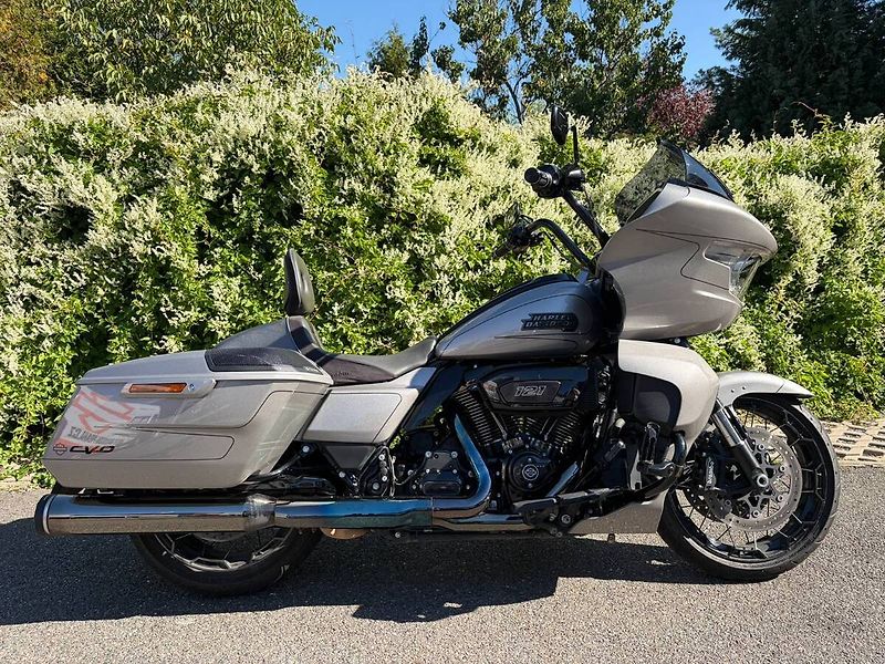 Harley-Davidson FLTRXSE CVO Road Glide (2023) - fotka 2 z 17
