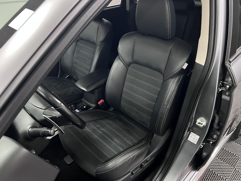 Mitsubishi Outlander 2.4 PHEV 165 kW, 4x4, 2020 - fotka 12 z 38