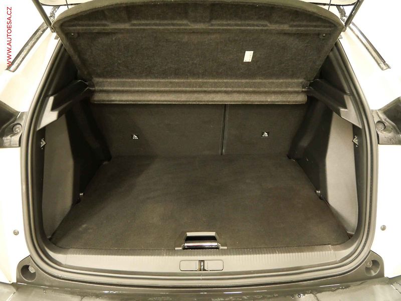 Peugeot 2008 (2020) 1.5HDI, ČR, AT, navi, LED - fotka 7 z 23