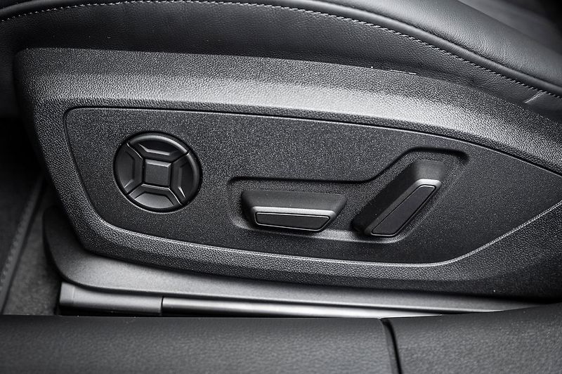 Audi A6 50 TDI quattro Avant S line - fotka 16 z 24