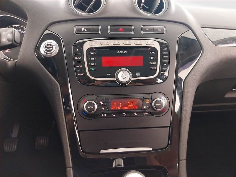 Ford Mondeo (2011) Titanium 2.0 TDCi, Xenony - fotka 12 z 21