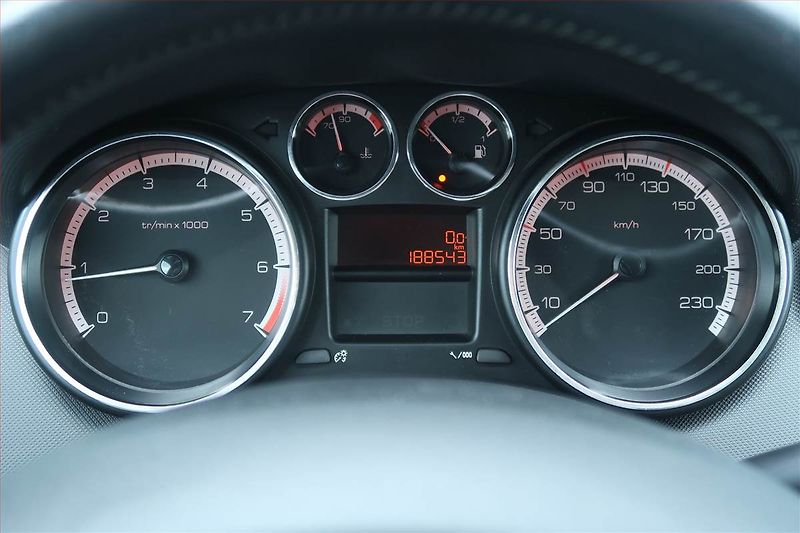 Peugeot 308 (2012) 1.6 VTi, Serv.kniha, po STK - fotka 11 z 17