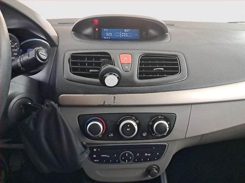 Renault Mégane (2011) 1.6 16V, po STK, Klima - fotka 12 z 18
