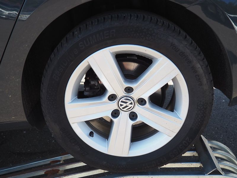 Volkswagen Golf Variant (2014) 2.0 TDI, 110 kW, Navi - fotka 8 z 43