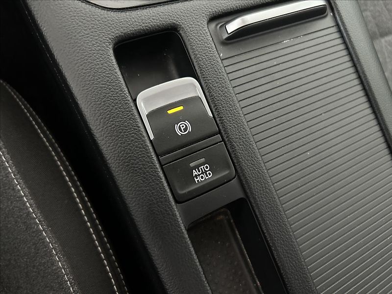 Volkswagen Passat 2,0   TDI 90kW,DSG,SERVISKA,AC - fotka 25 z 33