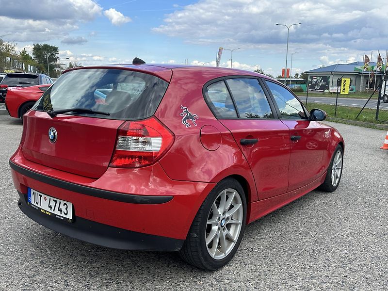 BMW Řada 1 (2006) BMW 116 2006 - fotka 7 z 16