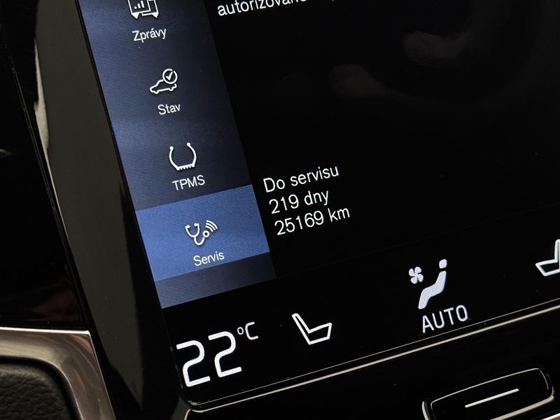 Volvo XC90 T6 AWD INSCRIPTION REZERVACE - fotka 45 z 47