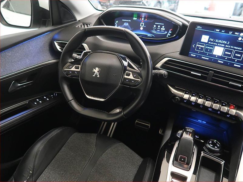 Peugeot 3008 (2019) Allure 1.6 PureTech, Automat - fotka 7 z 17