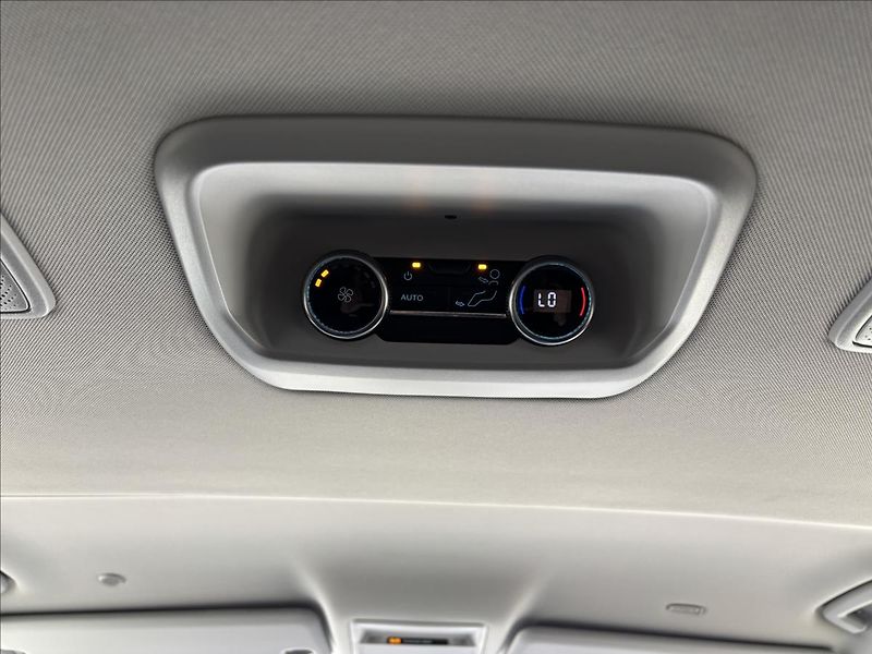 Ford Tourneo Custom 2,0 EcoBlue 125kW TitaniumX L2 - fotka 17 z 35