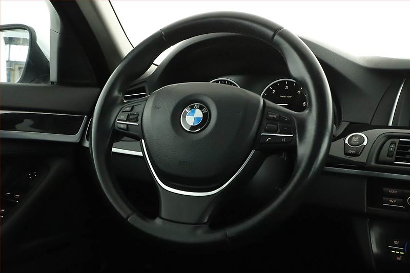 BMW Řada 5 (2014) Modern Line 525d xDrive, 4X4 - fotka 8 z 17