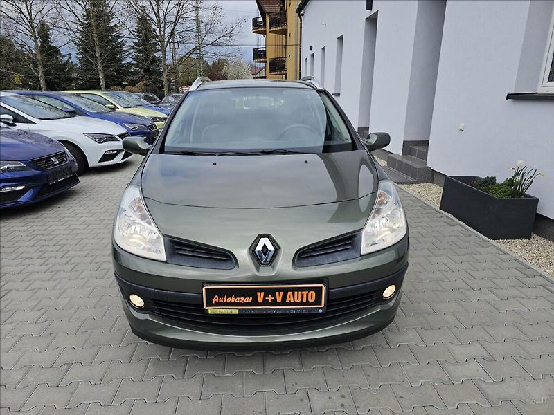 Renault Clio 1,2 i 55KW Grandtour klima ALU - fotka 2 z 35