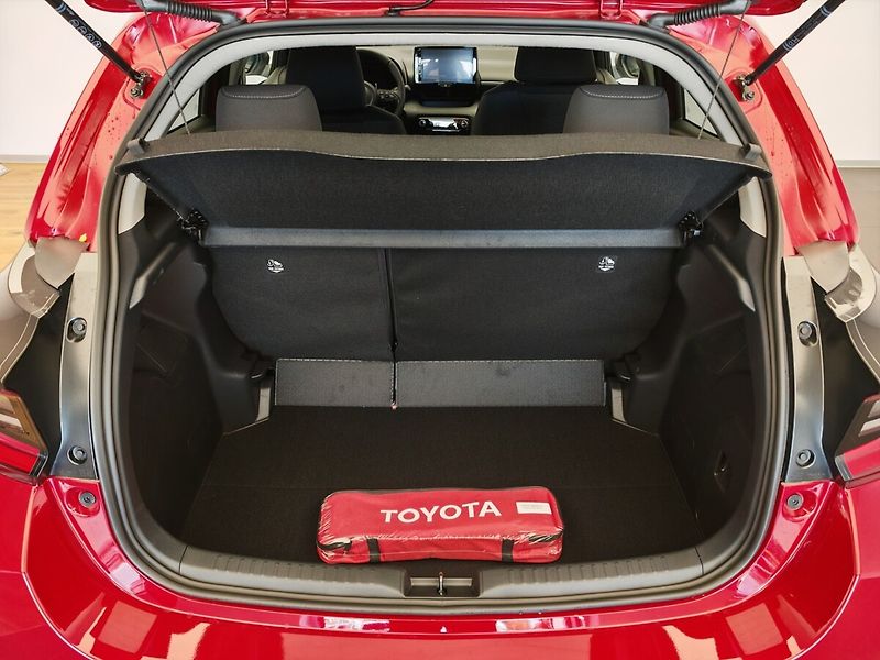 Toyota Yaris 1.5 Hybrid Style - fotka 9 z 29