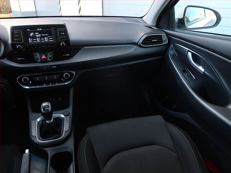 Hyundai i30 (2018) 1.4 T-GDI, ČR,1.maj - fotka 8 z 16