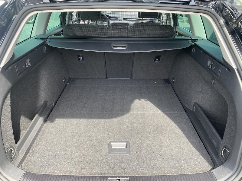 Volkswagen Passat 2.0TSI140kW-1xMAJ.-LED-DSG-ACC - fotka 39 z 49