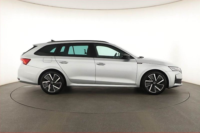 Škoda Octavia (2025) 2.0 TDI, SPORTLINE, KEYLESS - fotka 6 z 25