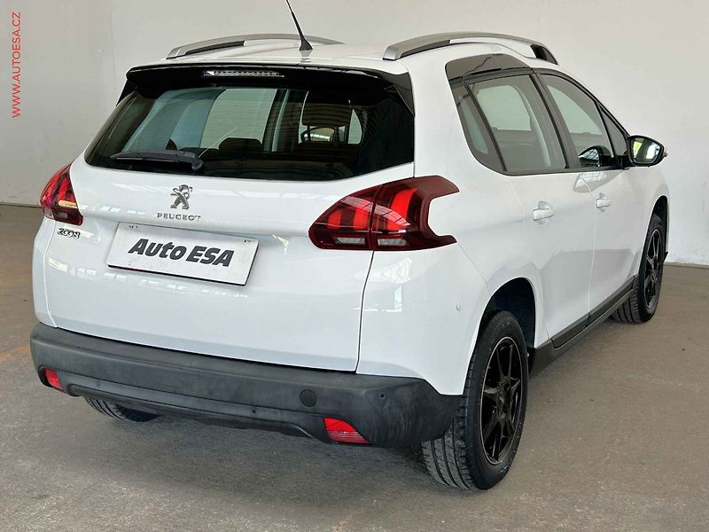 Peugeot 2008 (2018) 1.2PT, 1.maj,ČR, AC, tempo - fotka 4 z 15