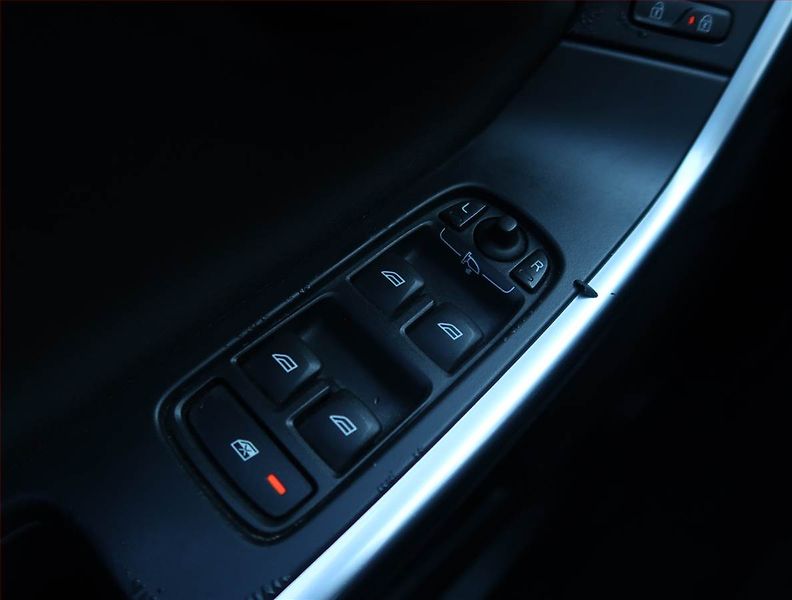 Volvo V60 (2011) D3 2.0, Automat, Navi - fotka 16 z 22