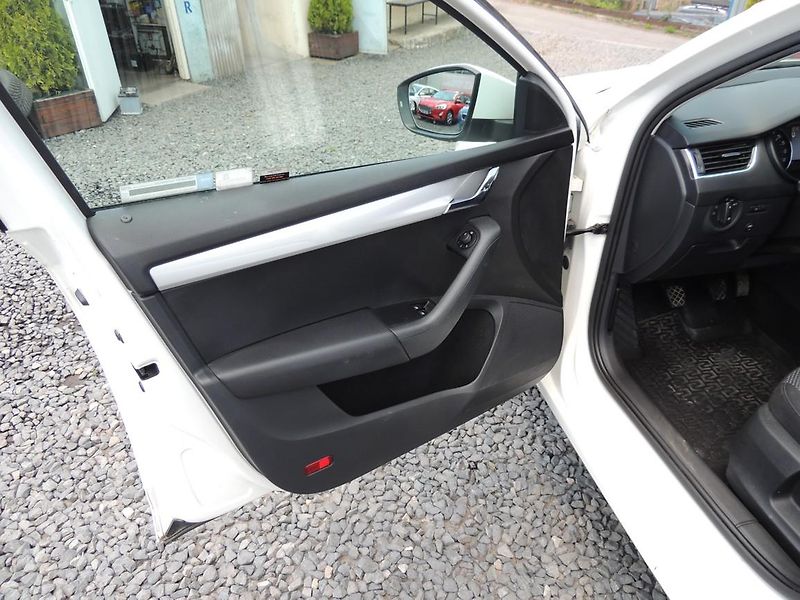 Škoda Octavia (2016) 1.6TDi,81kw,AMB,ČR,2.majitel - fotka 15 z 42