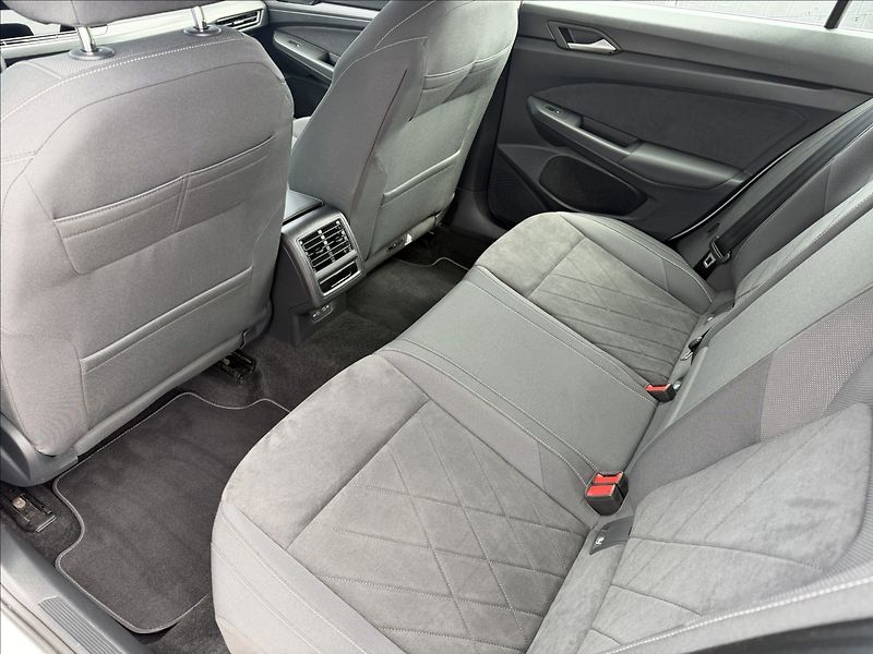 Volkswagen Golf VIII 2.0 TDI Style DSG/Full Le - fotka 22 z 27