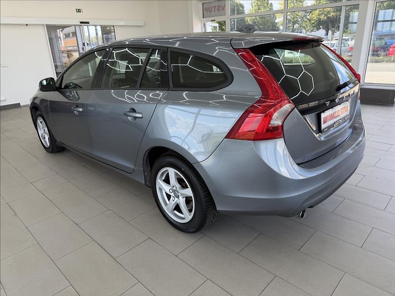 Volvo V60 2,0 D, Automat, pouze 93tkm - fotka 3 z 29