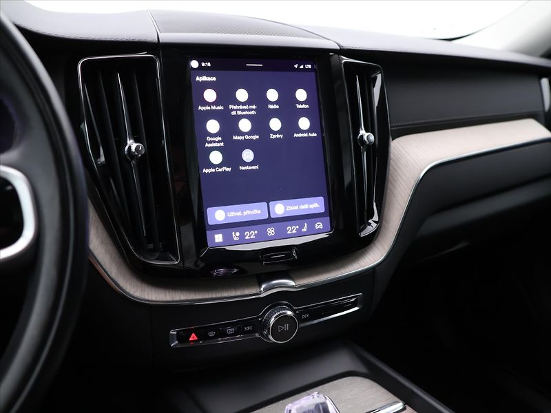 Volvo XC60 2,0 B4 AWD CZ Inscription DPH - fotka 21 z 33