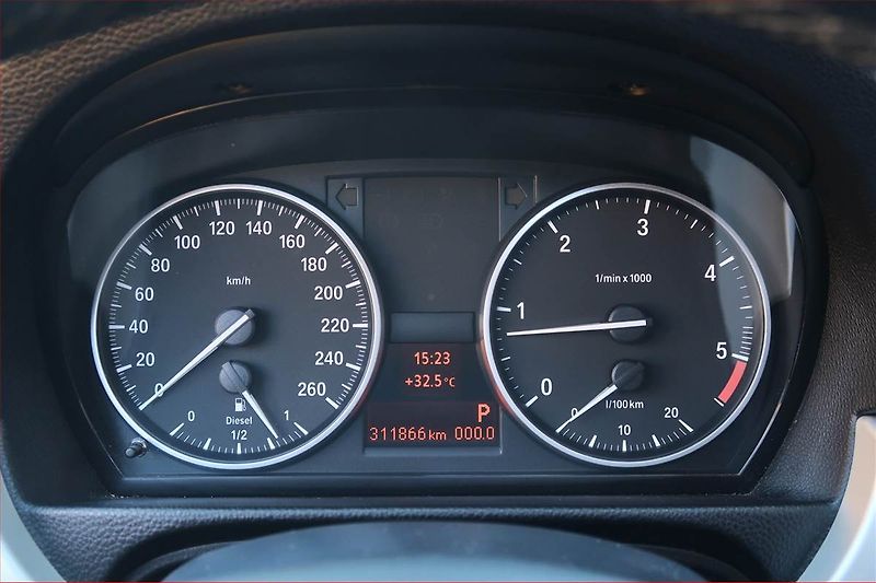 BMW Řada 3 (2012) 320 d xDrive, 4X4, Automat - fotka 11 z 26