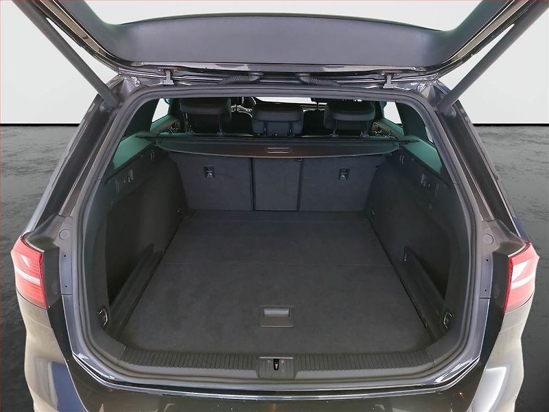 Volkswagen Passat (2018) 2.0 TDI, Automat, Kůže, Navi - fotka 12 z 19