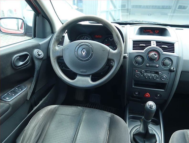 Renault Mégane (2004) Confort 1.6 16V , nová STK - fotka 7 z 15